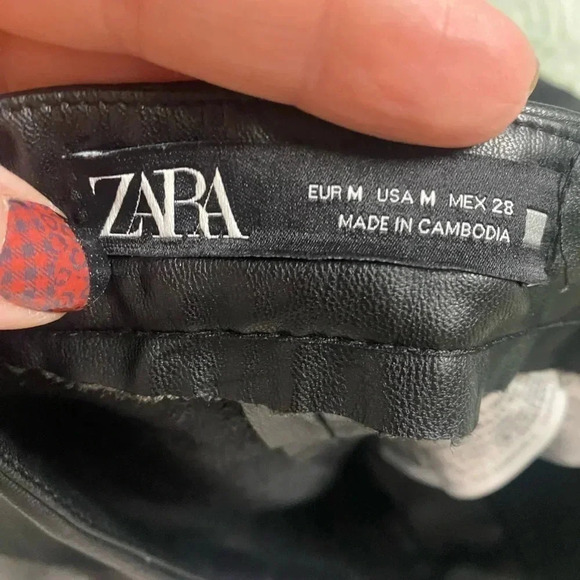 Zara Black Faux Leather high Waisted Pants Trousers Zip Ankle Size Medium M - Picture 5 of 9